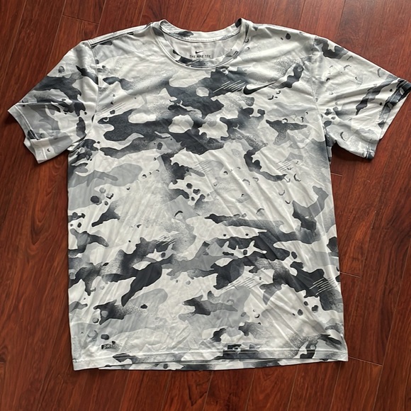 Grey/White/Black The Nike Tee Dri-Fit - Picture 2 of 2